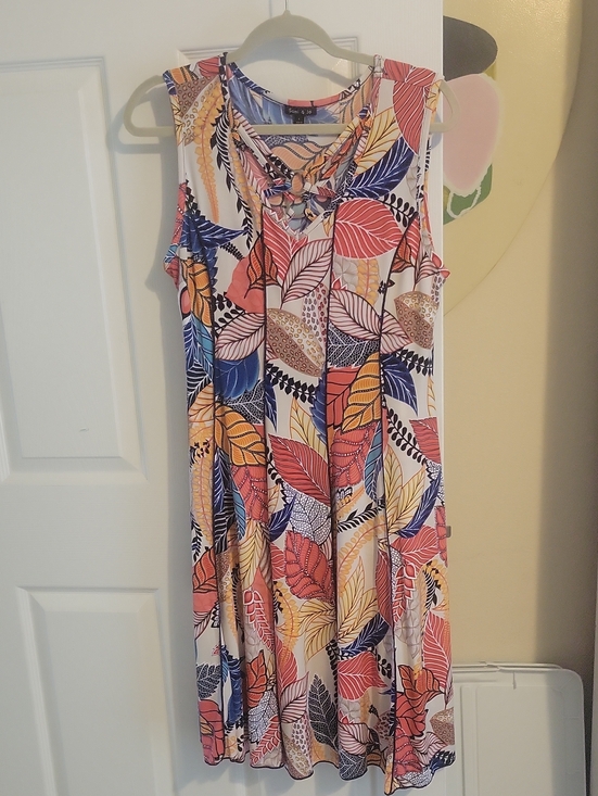 Sami & Jo Tops - Sami & Jo SzLg Multicolor Leaf-Print Sleeveless V-Neck Top with Ring Detail